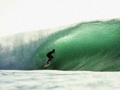 Kolaborasi AMMAN dan Peselancar Rizal Tandjung, Majukan Potensi Wisata Pantai dan Laut Sumbawa Barat